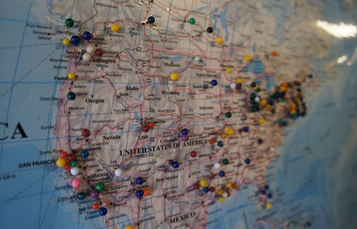 map of the united states with colored pins