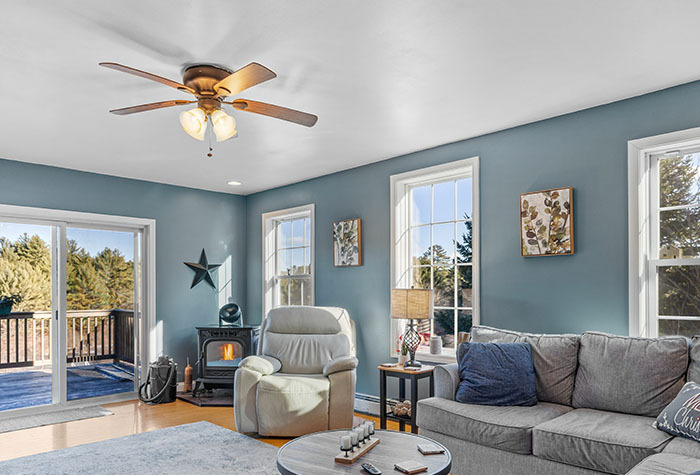 A family room with a ceiling fan on the ceiling.